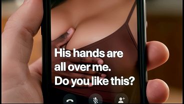 Hotwife y bull con fotos de una cita, besos y lencería